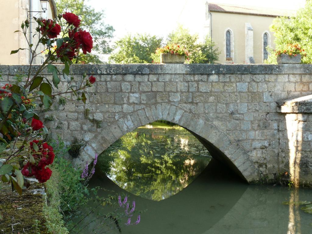 La Maison Des Cornieres Fources Exterior photo